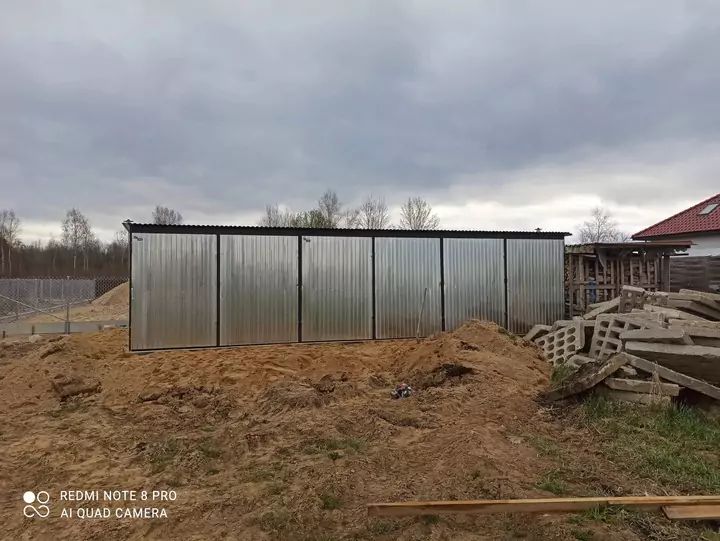 Garaż blaszany trzystanowiskowy 9x5m - Dach jednospadowy, Brama dwuskr