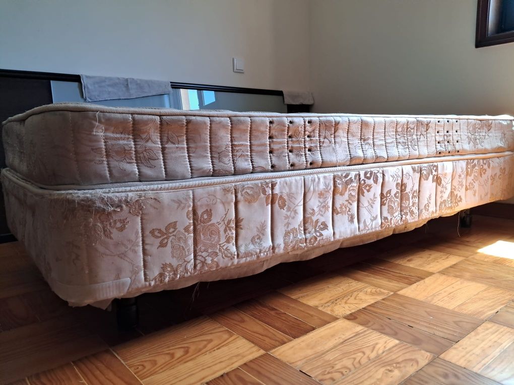 Cama solteiro com colchão