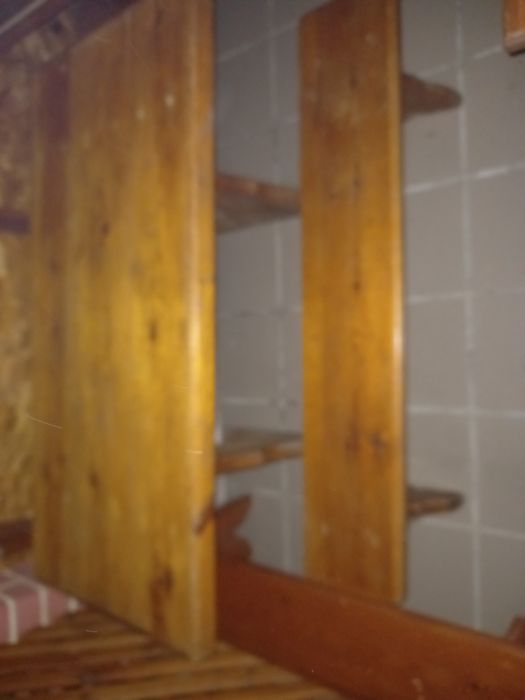 Продаю комплект стол та дві лавки з дереваа