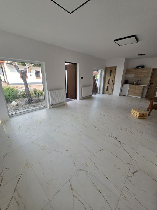 Świeży nigdy nie wynajmowany nowoczesny Lokal 50 Metrów