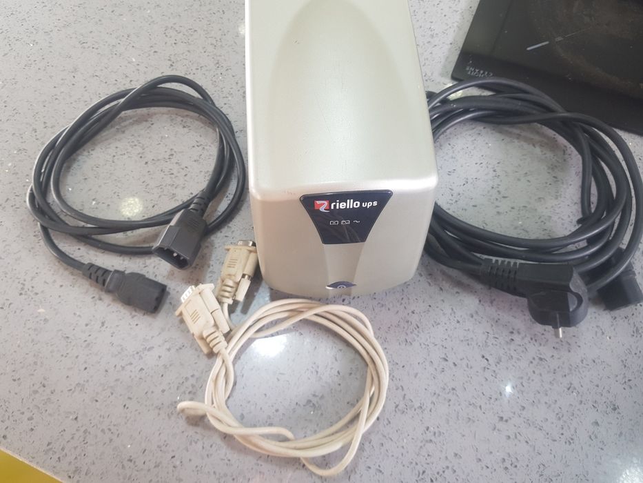 Vendo UPS da marca Riello 550VA