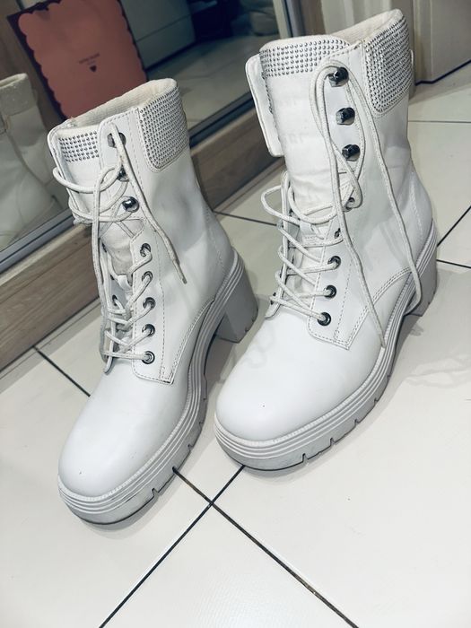 Biale buty zimowe