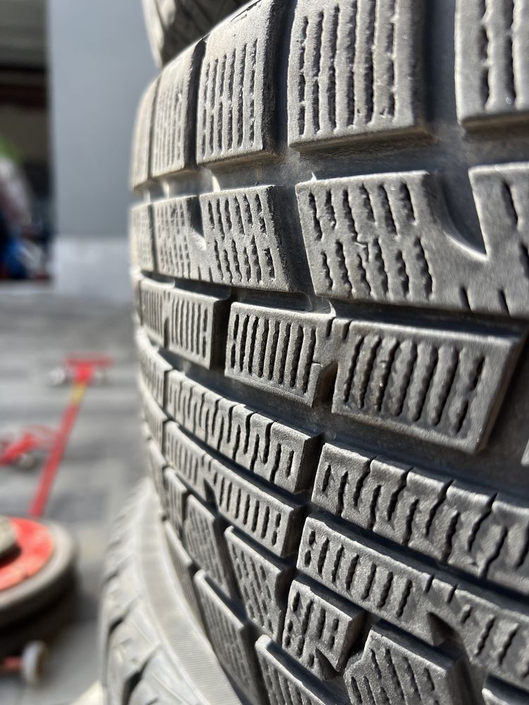 Зимова резина Yokohama 235/45 r-17