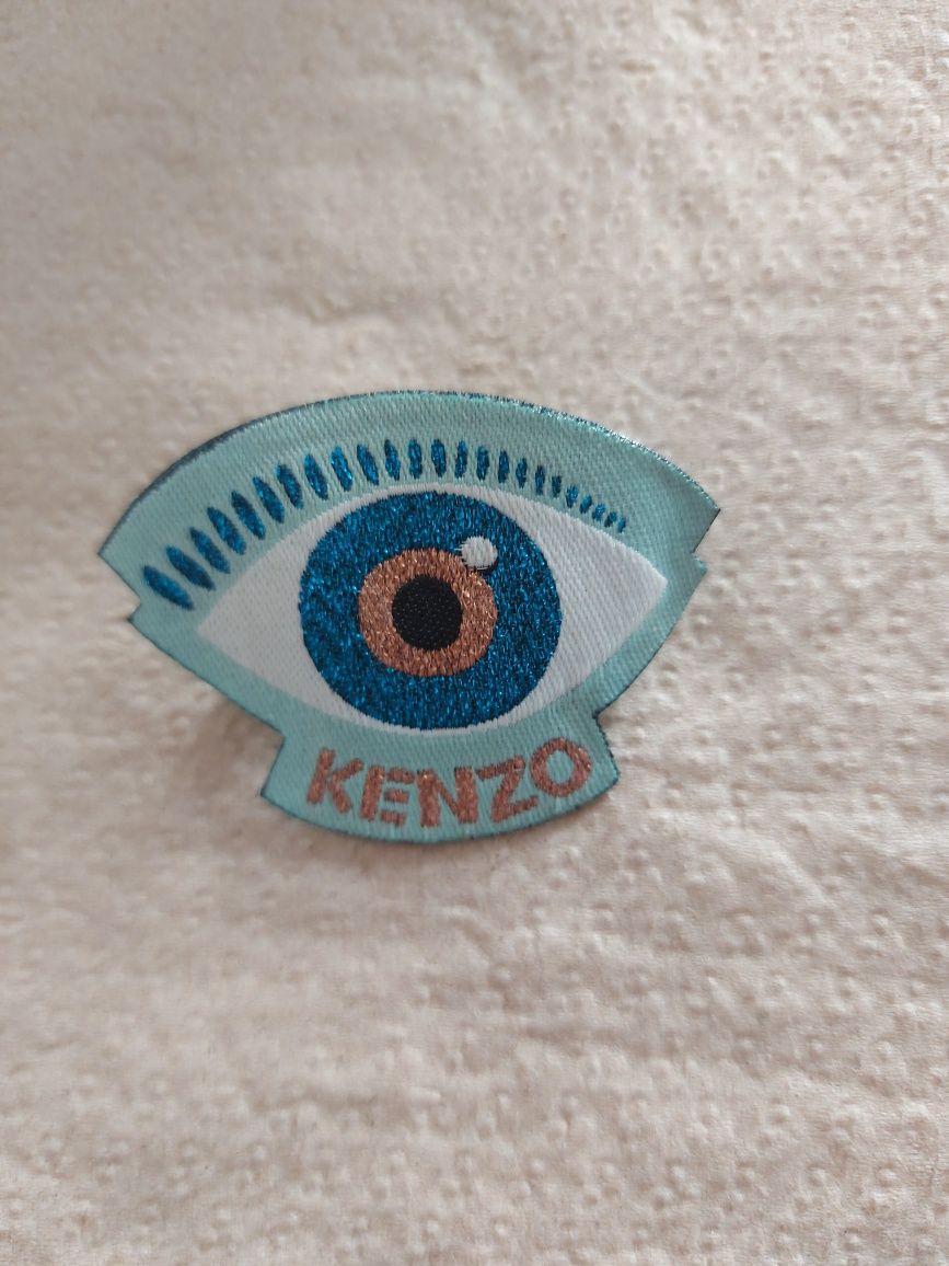 Pin Kenzo  world