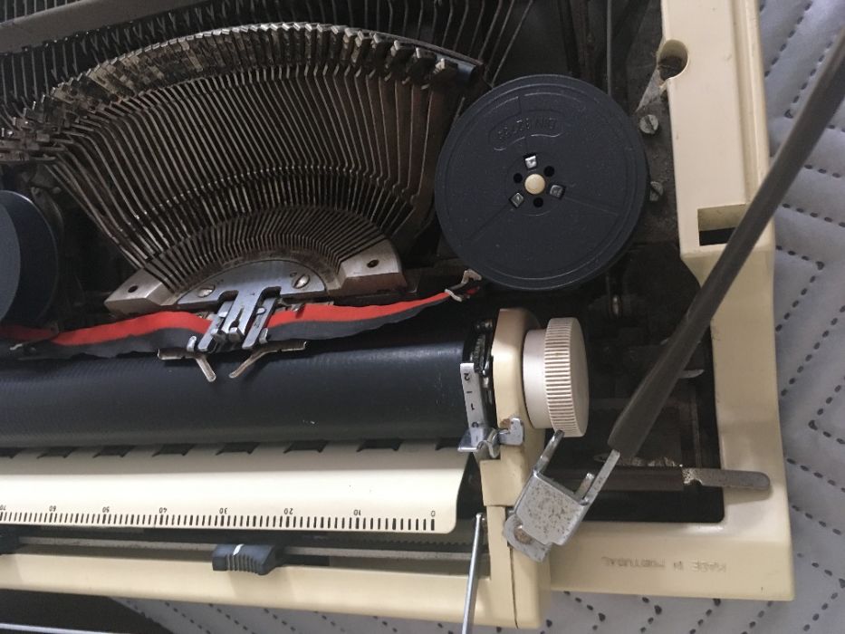 Máquina de escrever (OLIVA 2002)