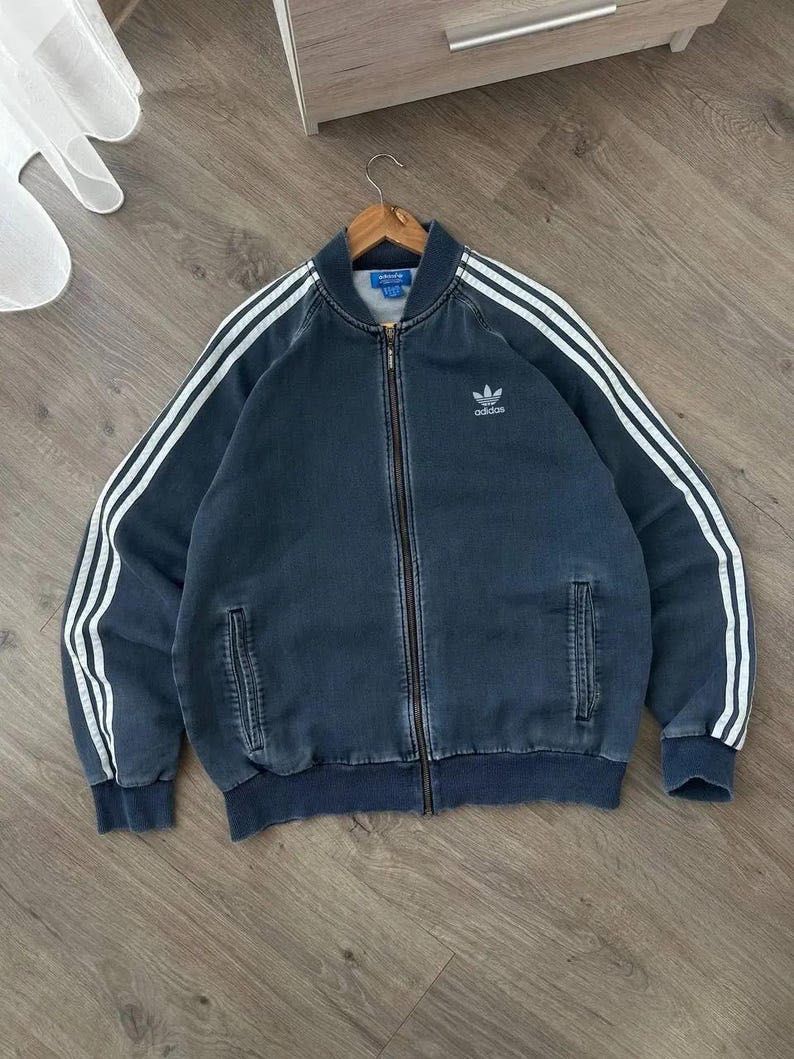 Винтажная толстовка Adidas с потертостями