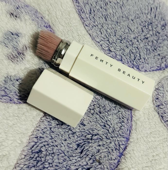 Пензлик Fenty Beauty для консилера і контурування