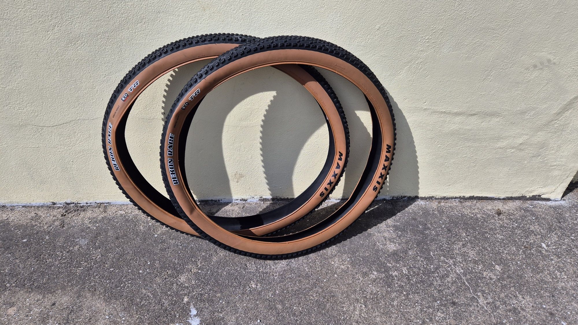 2 pneus Maxxis Recon Race 29x2.4WT