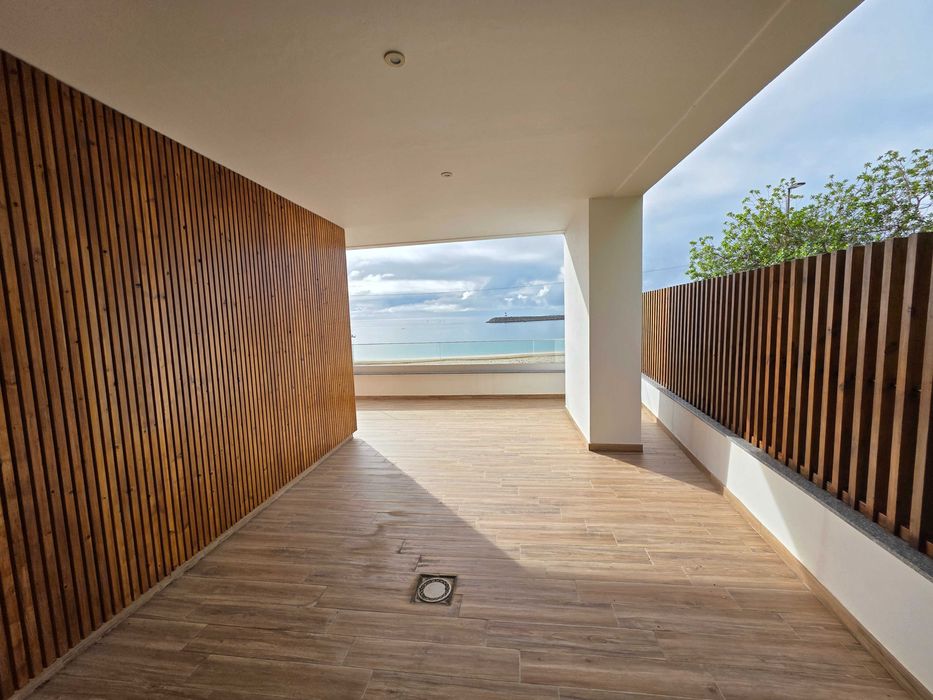 Apartamento t2 Santiago ( Sesimbra )  primeira linha vista de mar .