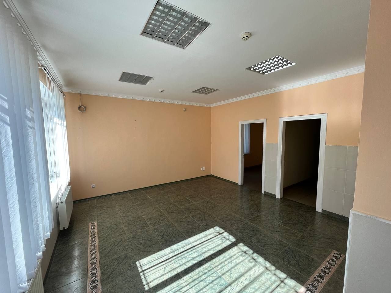 Озерна, Оренда торгового приміщення (площею 45м. кв.)