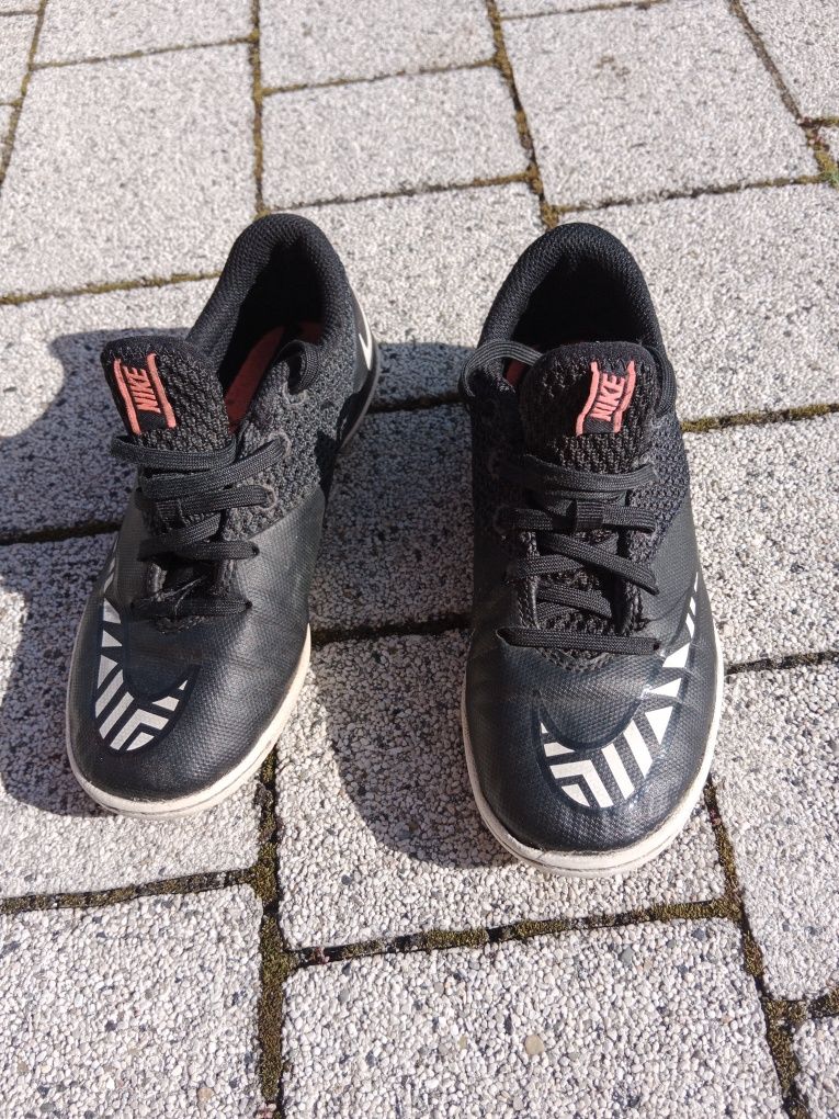 Obuwie sportowe halowki rozmiar 33