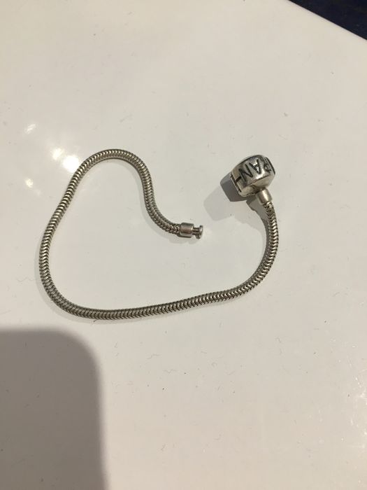 Срібний браслет пандора ( шарми + оригінальна упаковка і коробка)