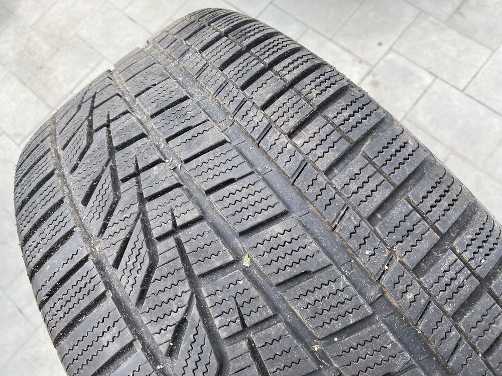 Opony zimowe Hankook Winter I’Cept Evo2 255/45 R19 2szt. 2022r. MOE