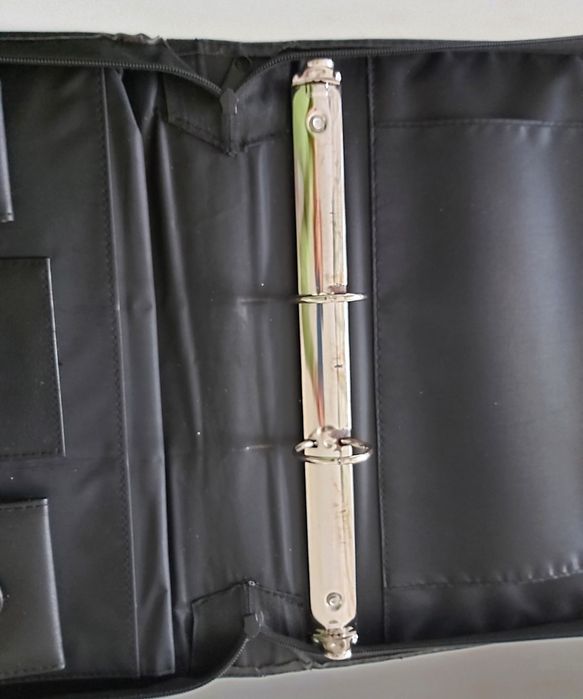 Mala preta com alças