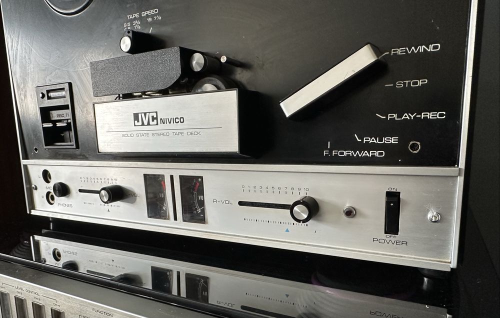 JVC (NIVCO) Model TD-694U 3-SPEED Solide State Stereo Tape Deck