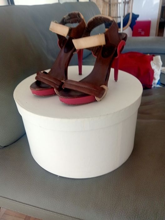 Sandálias Aldo pele genuína 36