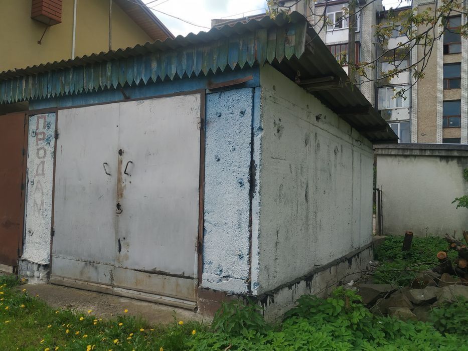 Гараж в центрі міста Стрий вул. Дрогобицька 7 В.Львівської області.