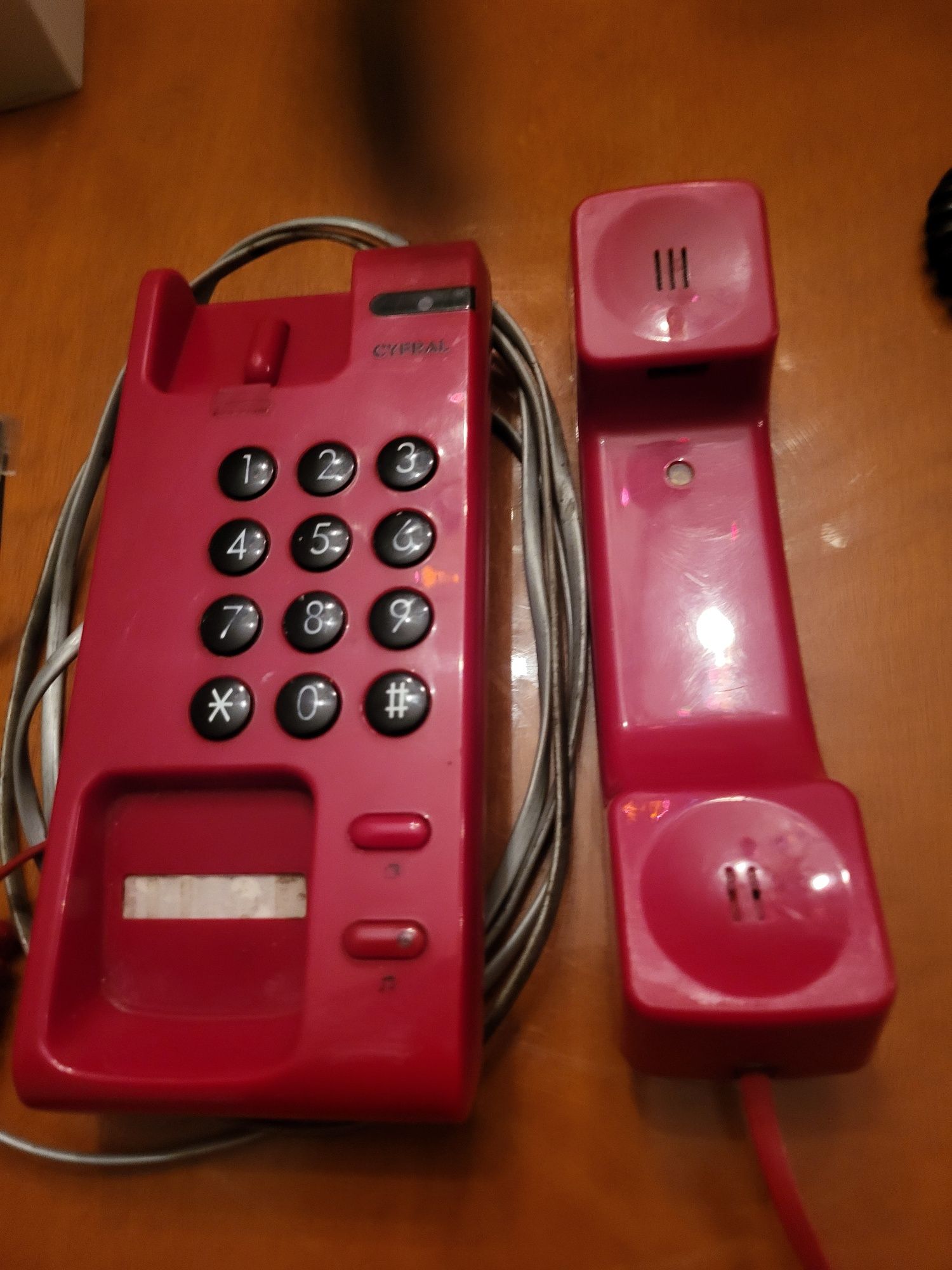 Telefon analogowy z okresu PRLu