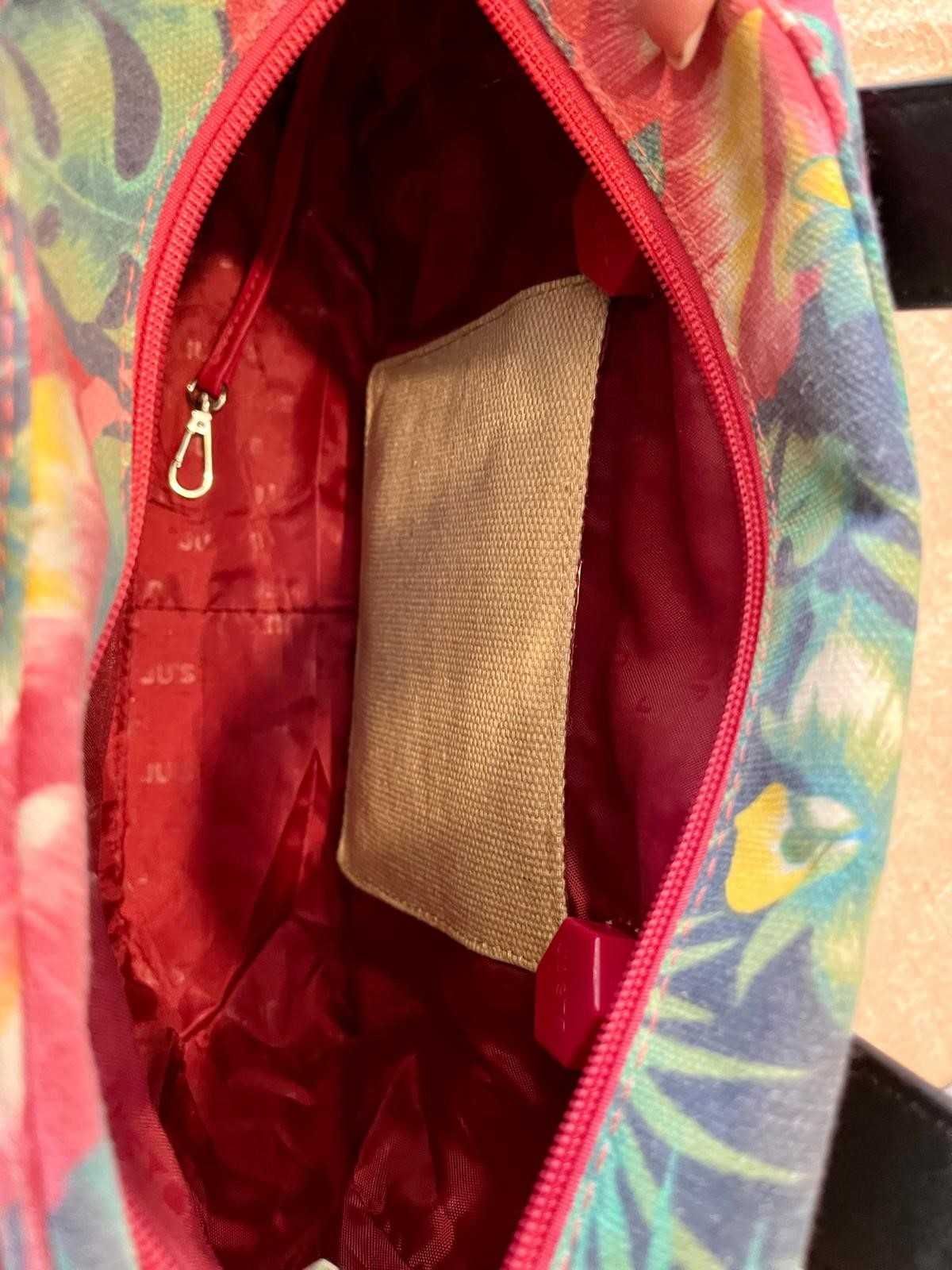 Mala de mão da marca Ju´sto em rosa fuchsia com 2 bolsas para interior