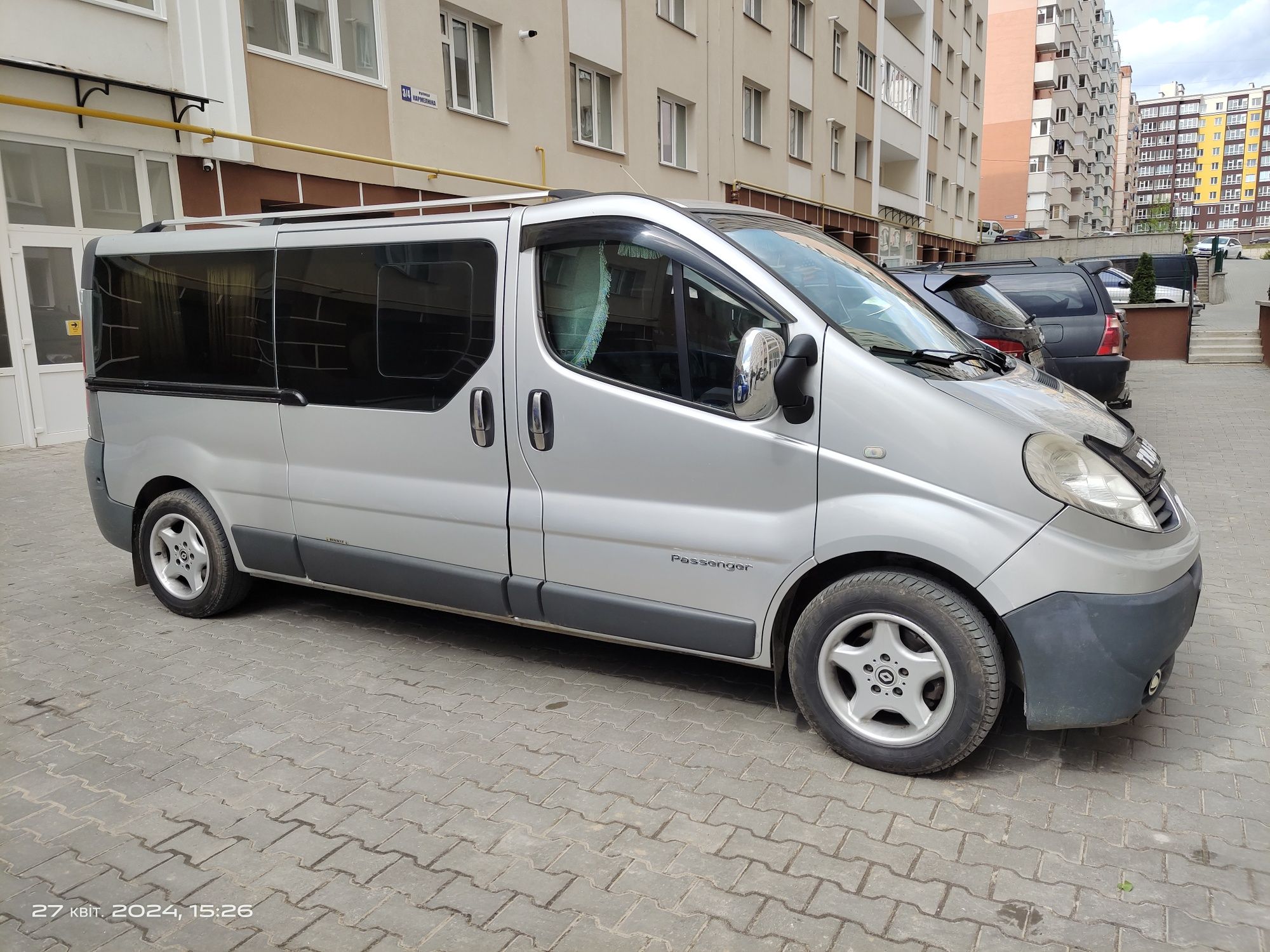 Renault Trafic passenger