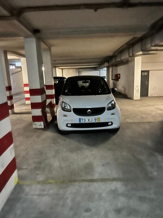 Lugar de Garagem - Candal Edifício Eça de Queirós - Santa Marinha Gaia