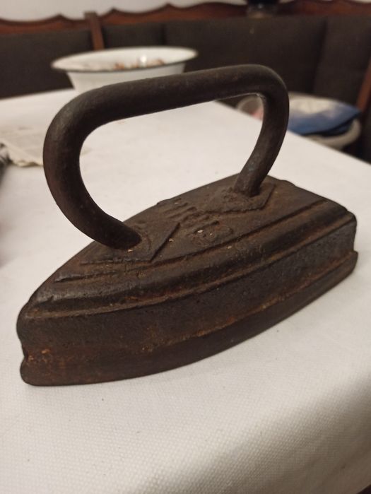 Zelazko zeliwne retro