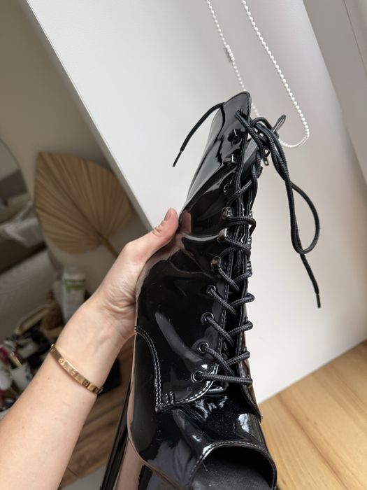 Стріпи pleaser в гарному стані 38