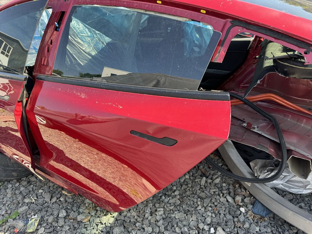 Tesla model 3 rest двери крила четверть кришка багажніка дзеркала скло