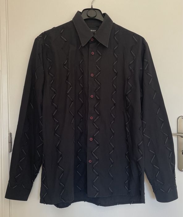 Camisa preta e branca (Exit, tamanho L)