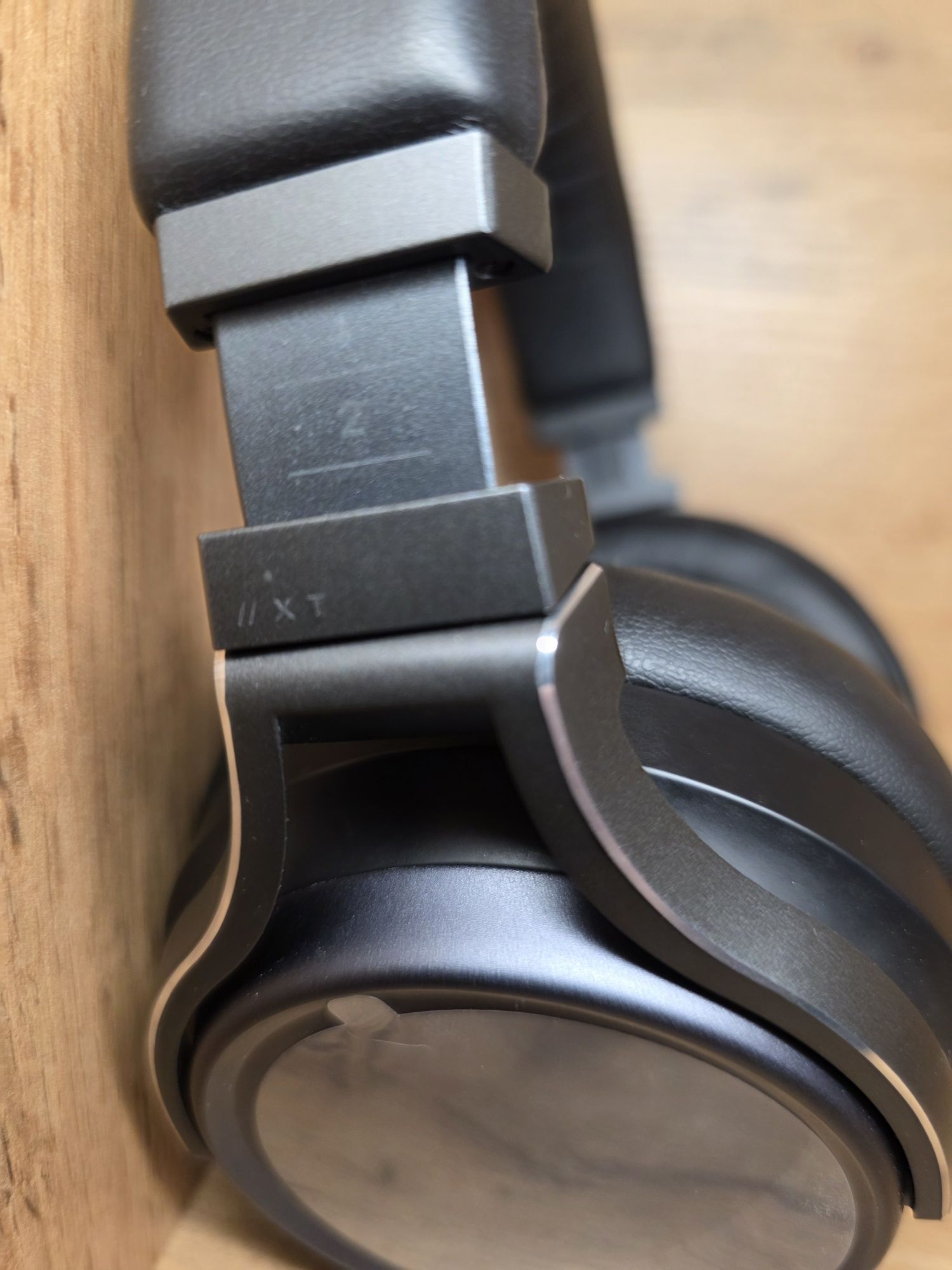 Навушники Corsair Virtuoso RGB Wireless XT