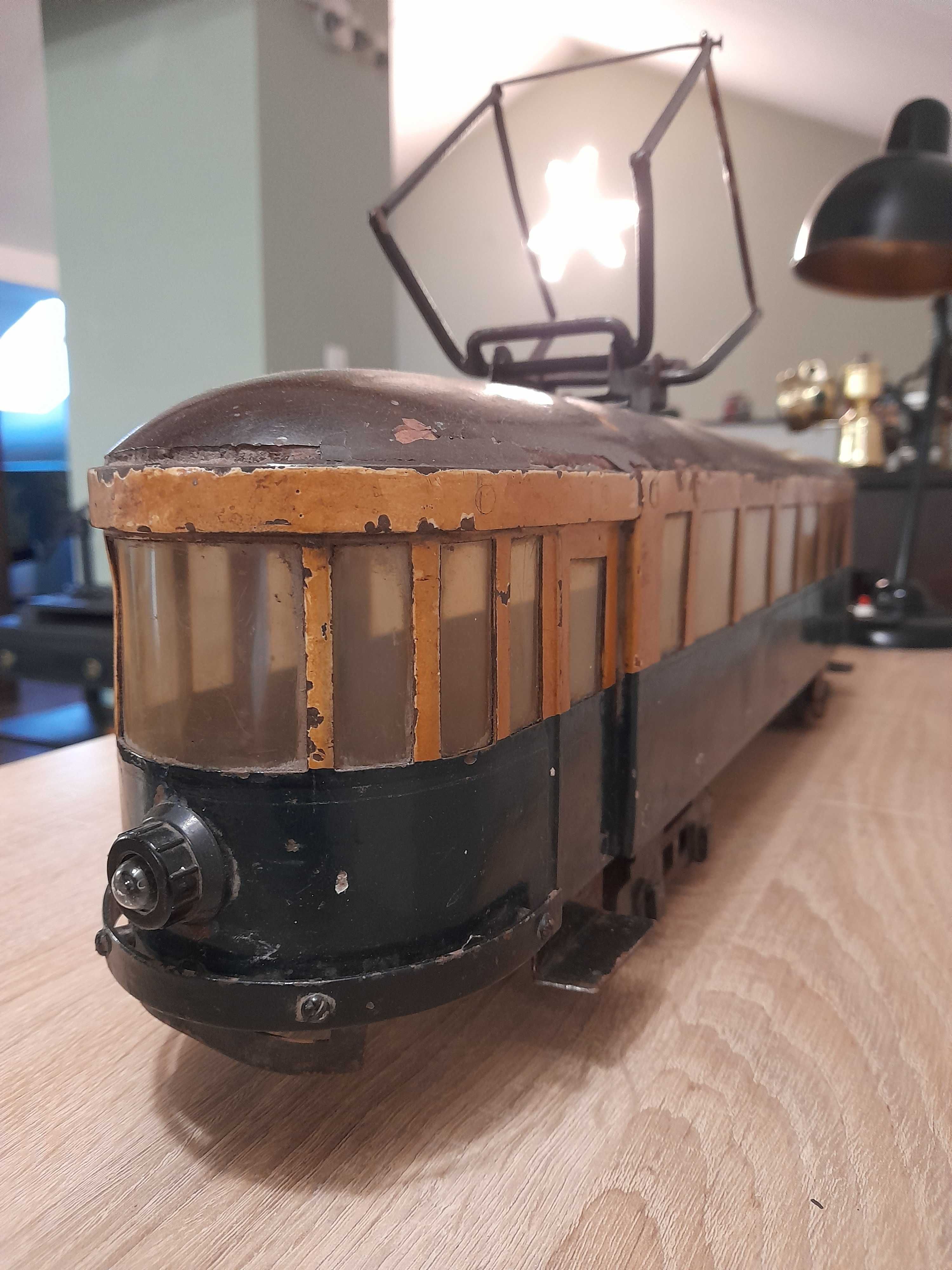 Stara duza zabawka tramwaj