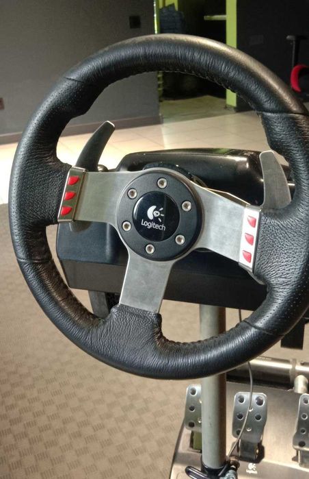 Logitech G27 Ігрове кермо зі стійкою