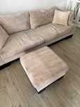 Rozkladana sofa z pufą (black red white)