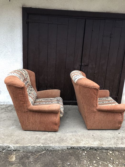 Крісла у вітальню