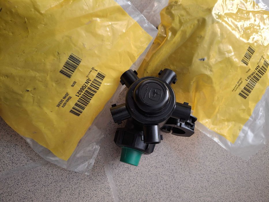 насос паливний RE571640 John Deere