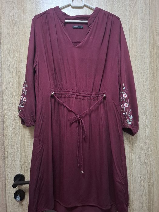 Sukienka bordowa z reserved