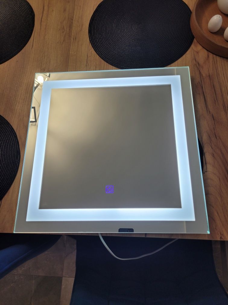 Lustro Led i okrągłe czarne
