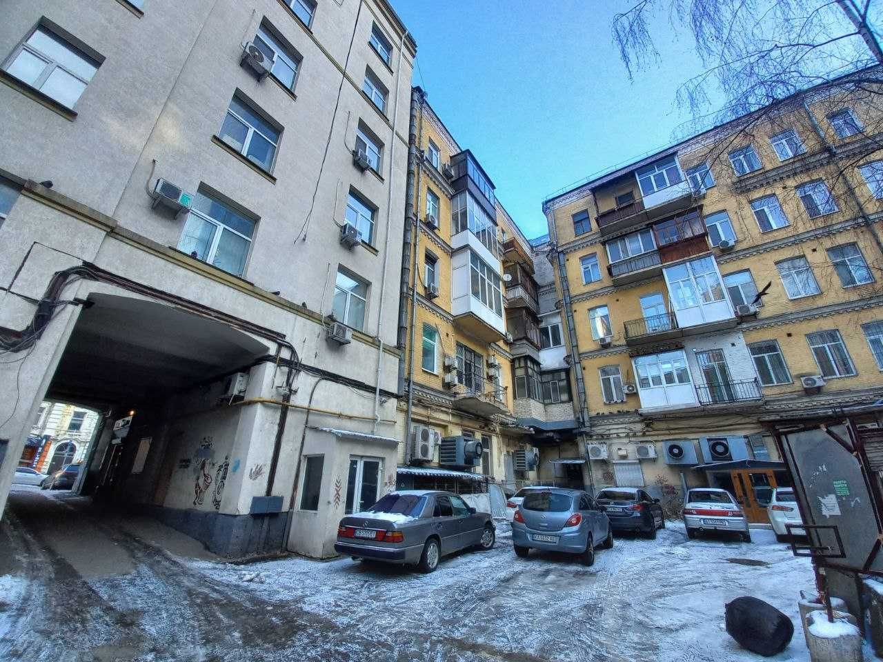 Продам 3к ул Бассейная 12 Бессарабка Дворец спорта