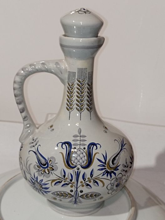Ceramiczna karafka sygnowana