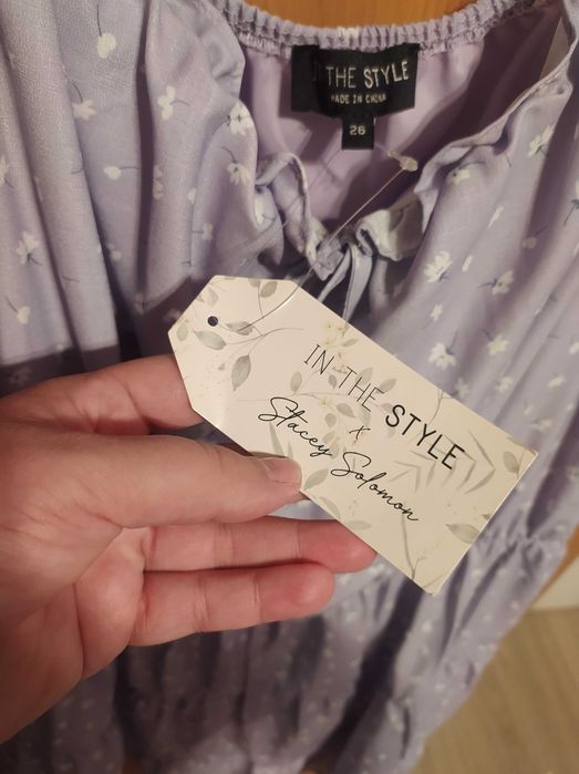 Piękna liliowa sukienka rozmiar 26