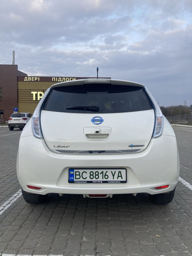 Продам Nissan Leaf