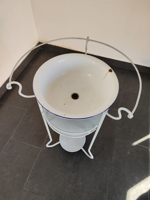 Lavatório de rosto antigo