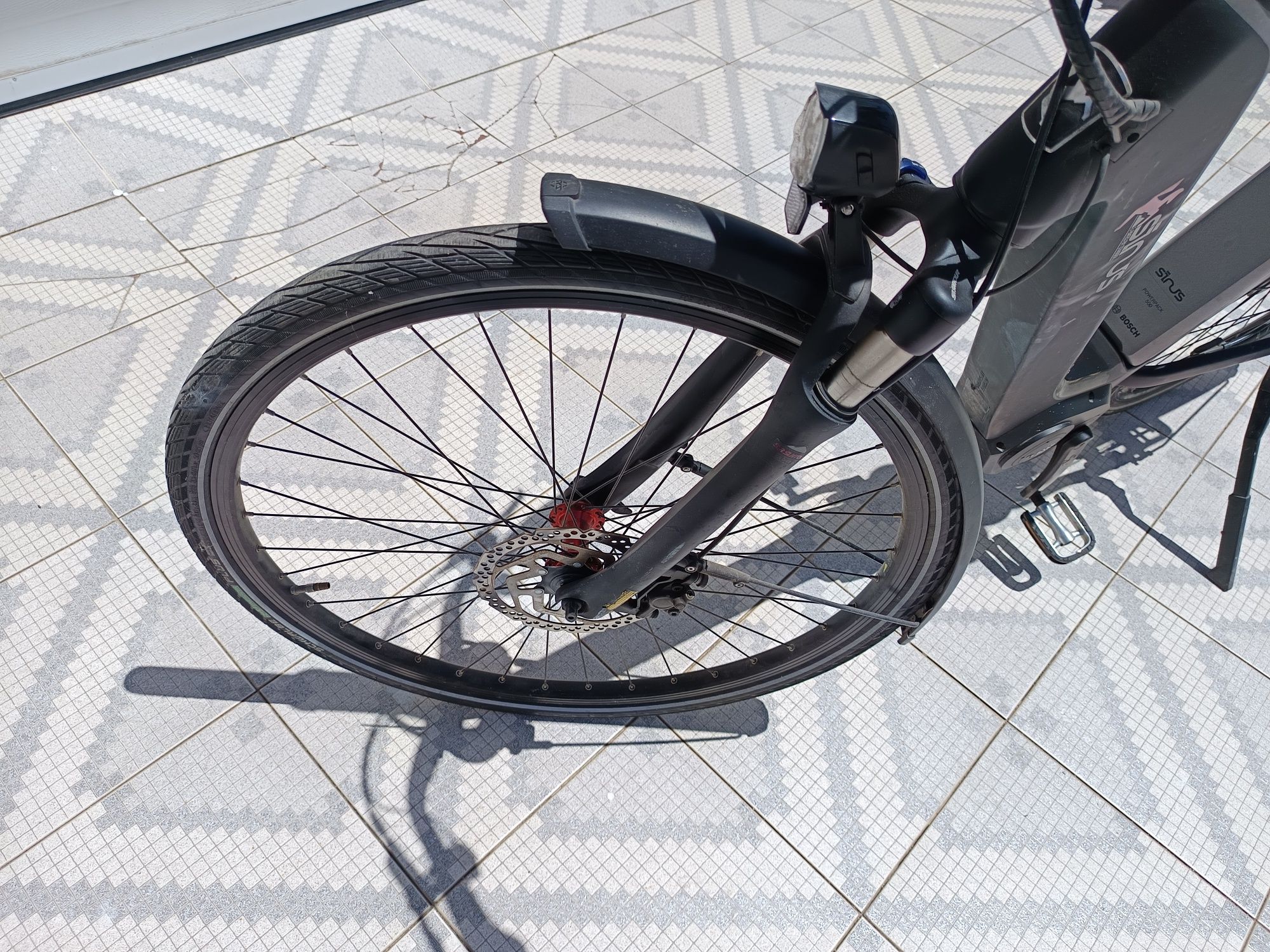 Bicicleta elétrica com motor boch