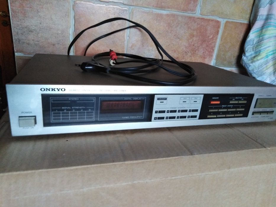 Tuner Onkyo T 300 PRL piękny klasyk