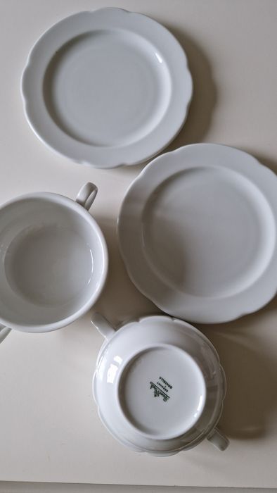 Dwie bulionówki z talerzykami Rosenthal