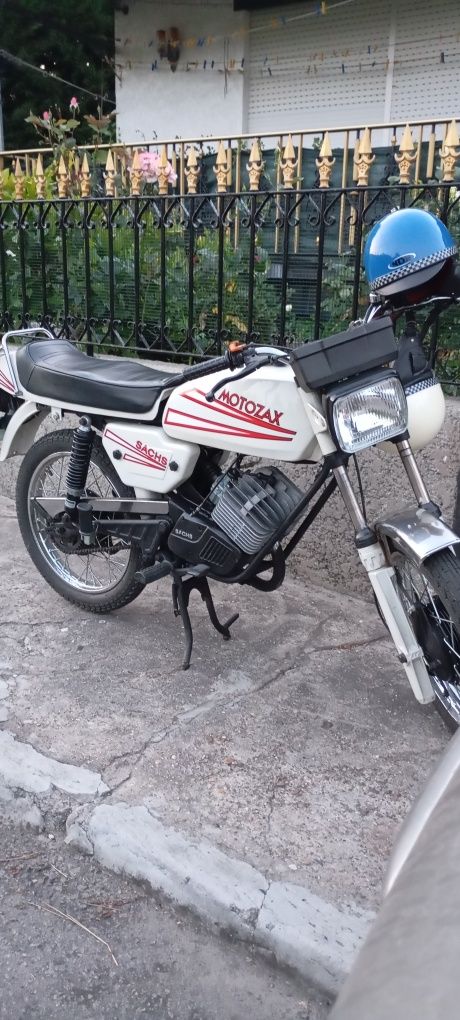 Sis Sachs motozax