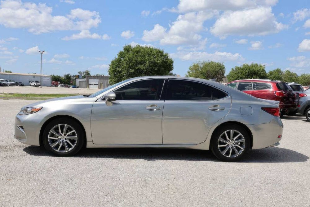 Lexus ES 300h      2018