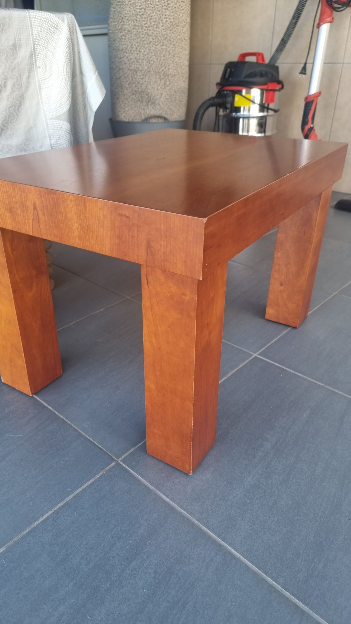 Mesa pequena sala