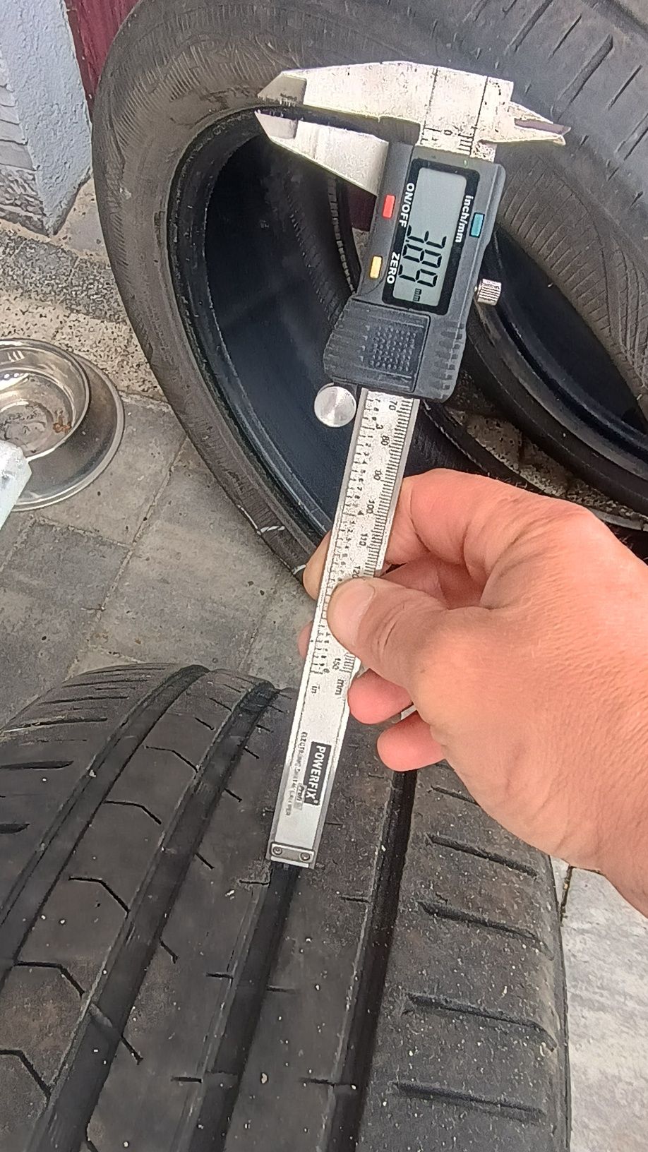 Opony 235 50 r 18