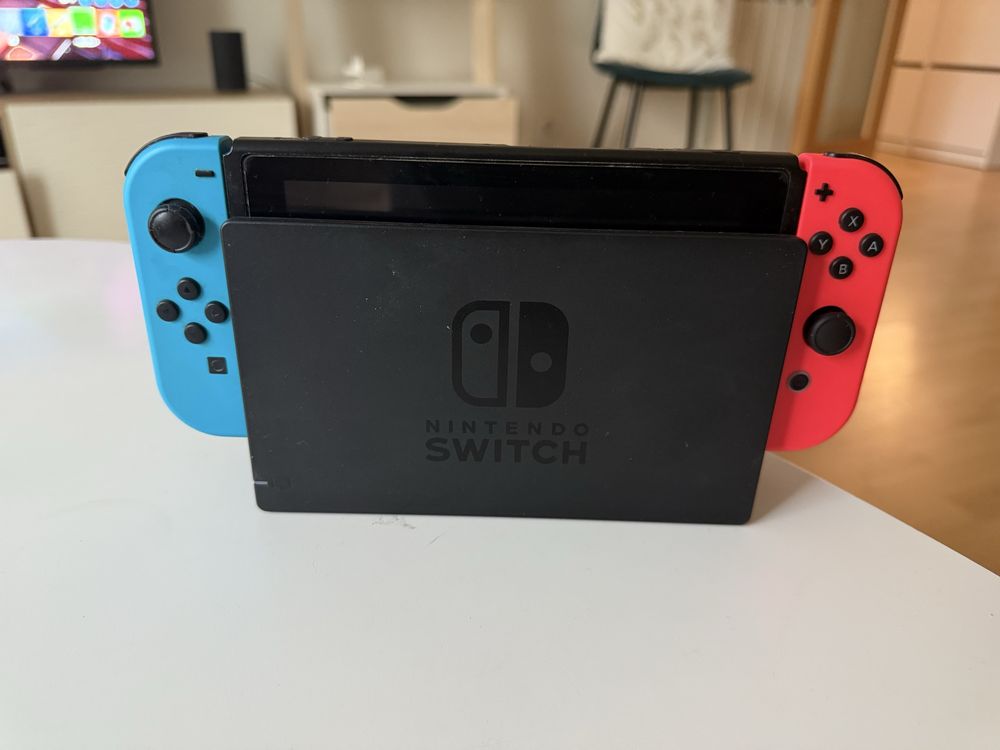 Nintendo Switch c/jogo + acessórios